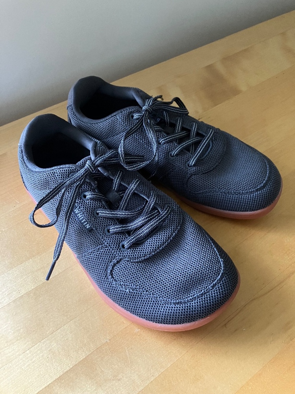 Whitin Mens Dark Grey Barefoot Athletic Training Sneakers Size 8/8W